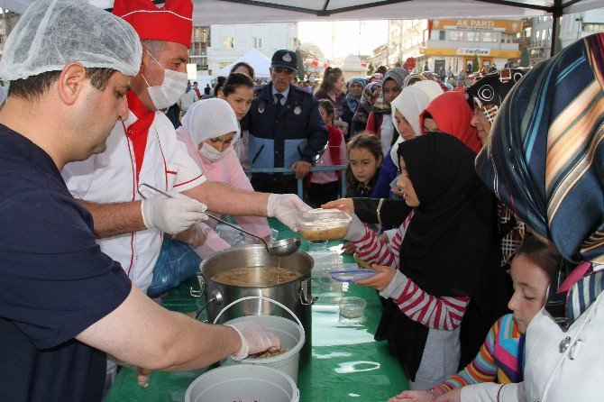 Yozgat Belediyesi Bin 500 Kişiye Aşure Dağıttı