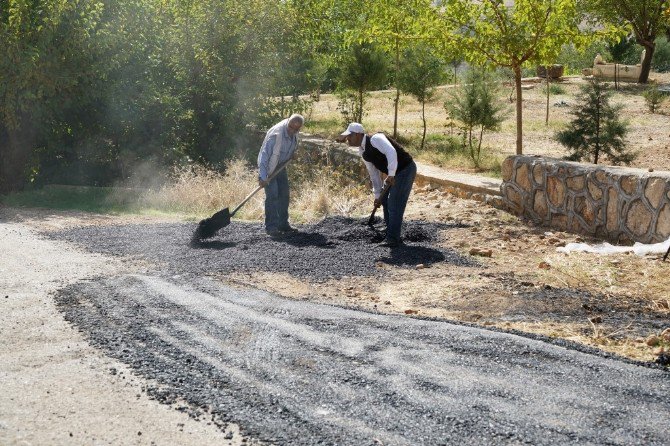 Örenli Mahallesinde Yol Bakım Ve Onarım Çalışması Yapılıyor