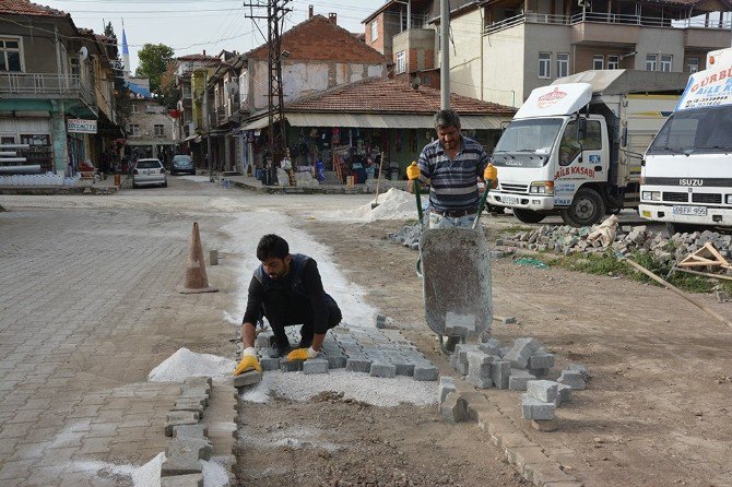 Dinar Belediyesi Doğalgaz Geçen Yollarda Onarım Çalışmasına Başladı