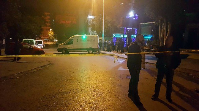 Gece Kulübünde Çıkan Kavga Kanlı Bitti: 1 Ölü, 3 Yaralı