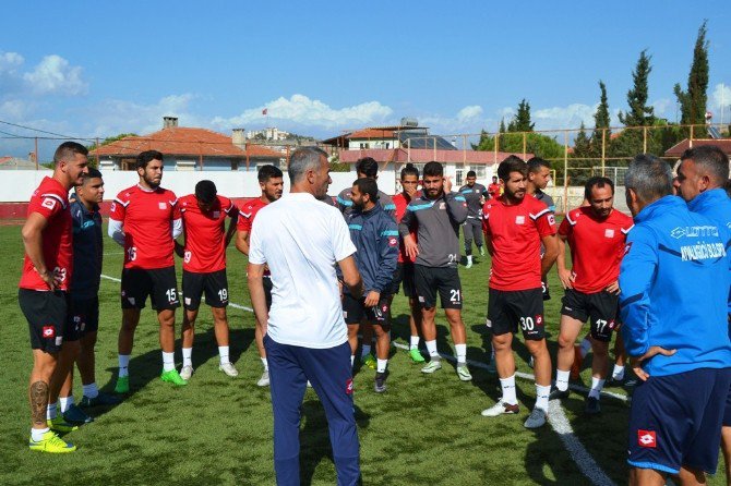 Ayvalıkgücü Belediyespor, Gaziemir Gençlik Maçına Bileniyor