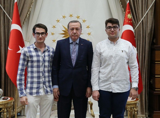 Cumhurbaşkanı Erdoğan Dereceye Giren Öğrencileri Kabul Etti