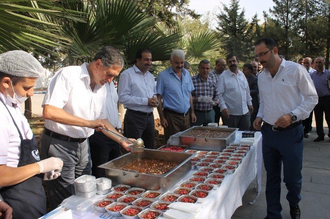 Dicle Elektrik Müşterilerine Aşure Dağıttı