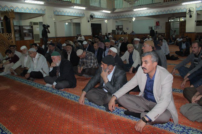 Elazığ’da Halit Hoca Efendi Anılarak, Aşure Dağıtıldı