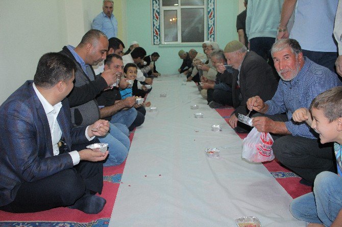 Elazığ’da Halit Hoca Efendi Anılarak, Aşure Dağıtıldı