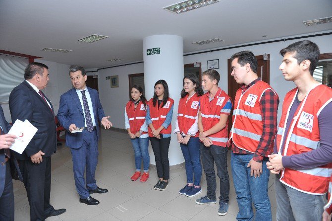 Vali Çelik’ten Türk Kızılayı Eskişehir Şubesi’ne Ziyaret