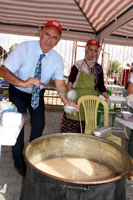 İncirliova Belediyesi 3 Bin Kişiye Aşure İkram Etti