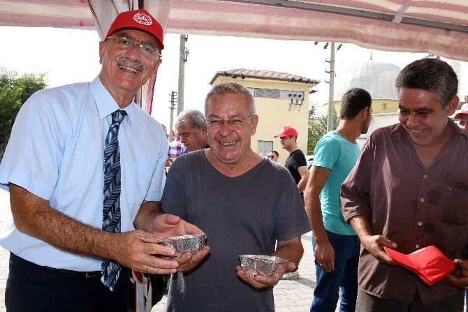 İncirliova Belediyesi 3 Bin Kişiye Aşure İkram Etti