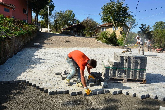 İzmit’te Parke Çalışmaları Sürüyor