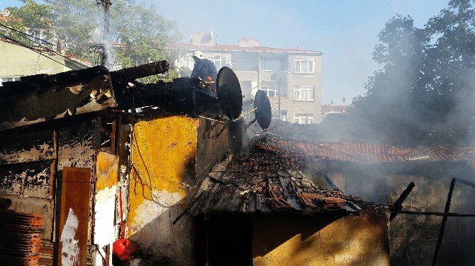 Karagümrük’te Korkutan Gecekondu Yangını