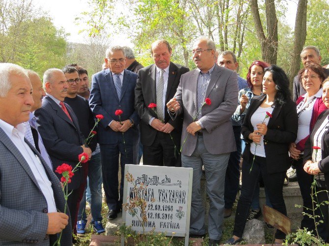 Merhum Gazeteci Yolyapar Kabri Başında Anıldı