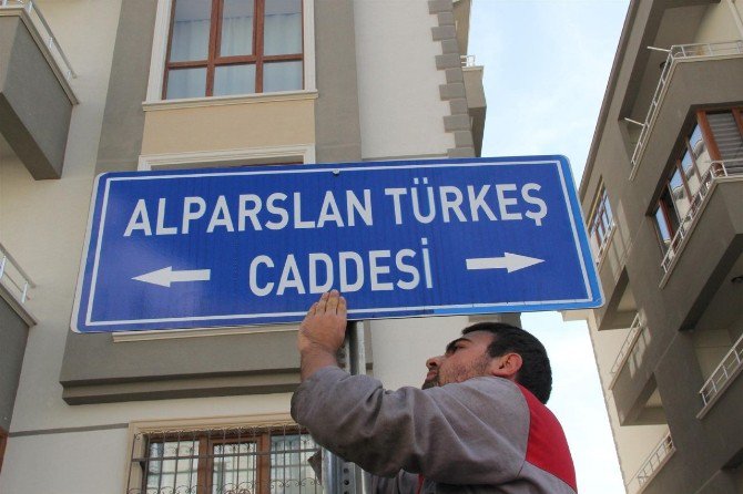 Nevşehir’de Alparslan Türkeş Caddesinin Tabelası Dikildi