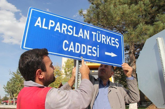 Nevşehir’de Alparslan Türkeş Caddesinin Tabelası Dikildi