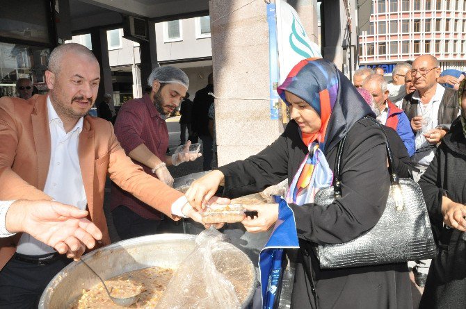 Semerkand Balıkesir Şubesi 20 Bin Kişilik Aşure Dağıttı