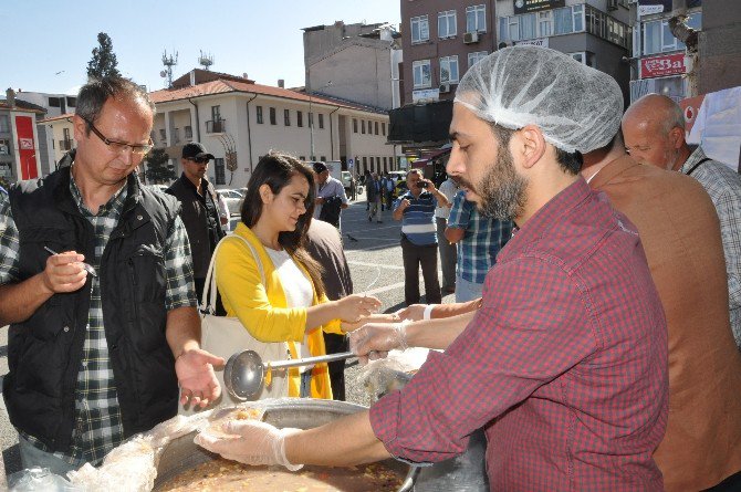 Semerkand Balıkesir Şubesi 20 Bin Kişilik Aşure Dağıttı