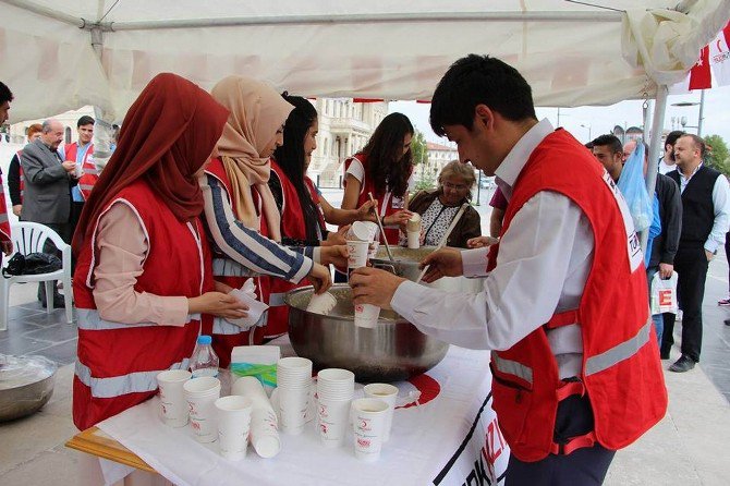 Sivas’ta Kızılay Bin Kişilik Aşure Dağıttı