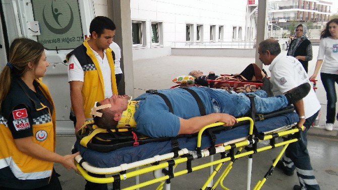 Aydın’da Servis Bekleyen İşçilere Otomobil Çarptı: 1 Ölü, 3 Yaralı