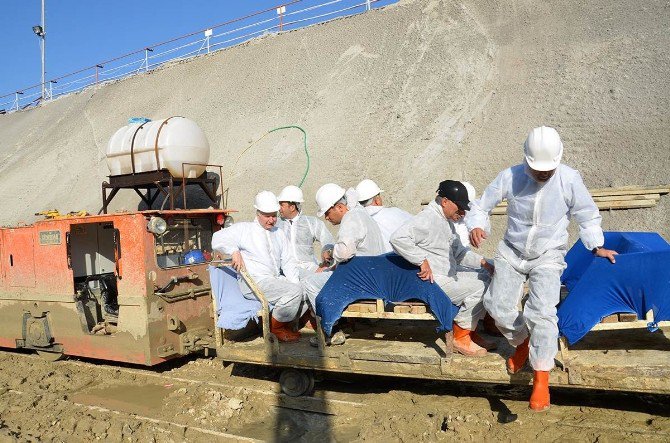 Vali Ceylan Derin Deşarj Tünelinde İncelemelerde Bulundu.