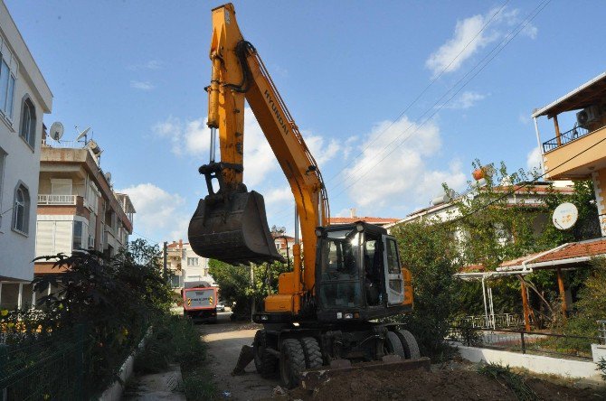 Yol Çalışmaları Sürüyor