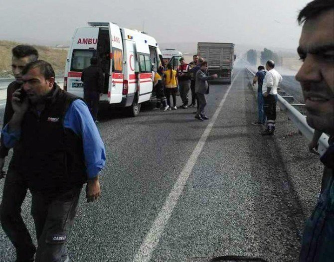 Anız Yangını Zincirleme Kazaya Sebep Oldu: 1 Ölü, 4 Yaralı