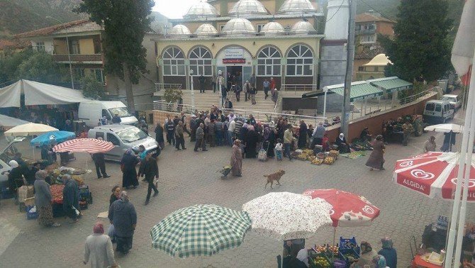 Bayırköy Belediyesi Aşure İkramı Yaptı