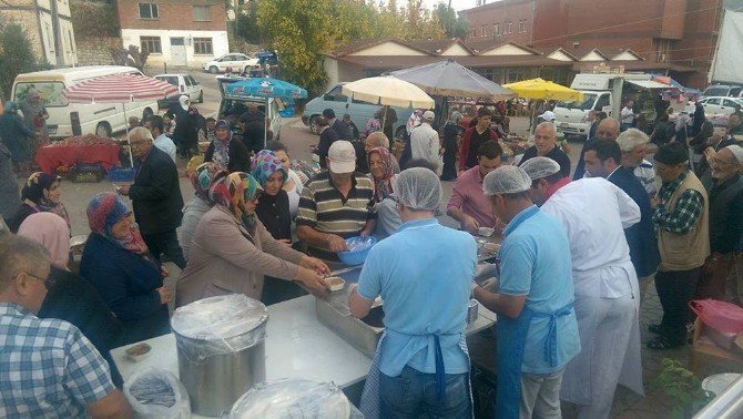 Bayırköy Belediyesi Aşure İkramı Yaptı