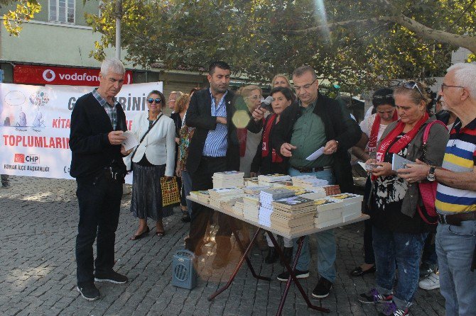 Chp Konak, Ücretsiz Kitap Dağıttı