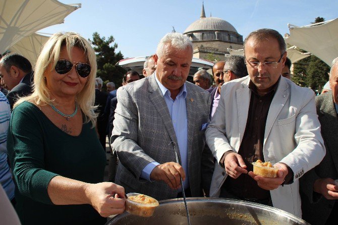 Tokat’ta 3 Bin Kişiye Aşure İkramı