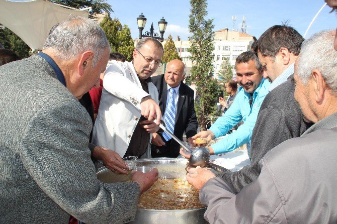 Tokat’ta 3 Bin Kişiye Aşure İkramı