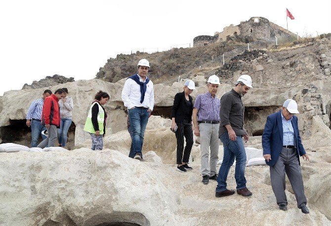 Turizmciler Dünyanın En Büyük Yer Altı Şehrini Gezdi