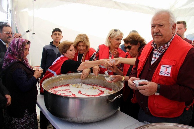 Kızılay Bin 500 Kişilik Aşure Dağıttı