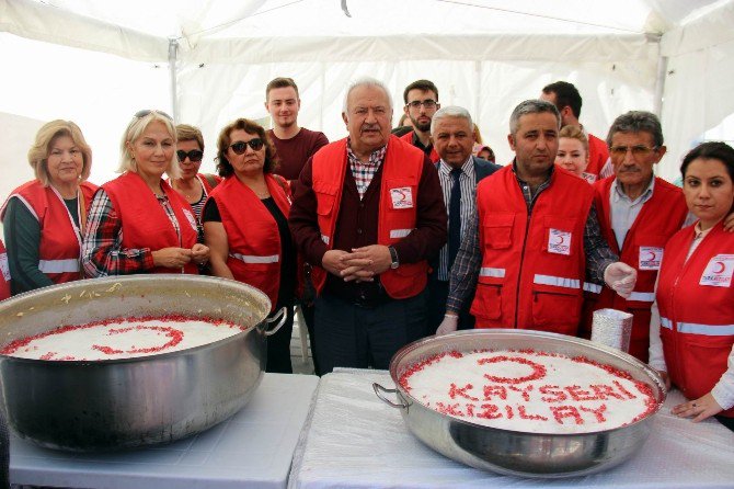 Kızılay Bin 500 Kişilik Aşure Dağıttı