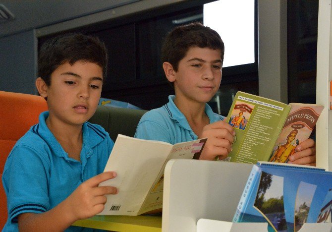 Gezici Kütüphane, Kitapları Çocuklara Ulaştırmaya Devam Ediyor