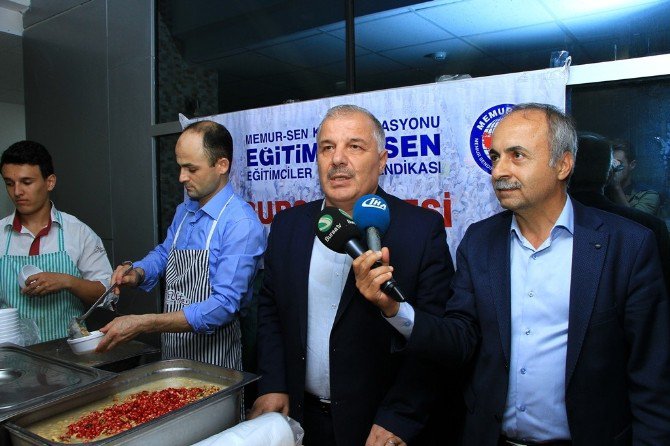 Eğitim Bir- Sen İl Milli Eğitim Personeline Aşure Dağıttı