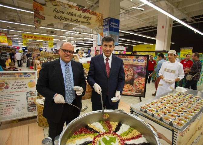 Carrefoursa, Maltepe Park’ta Müşteri Ve Çalışanlarına Aşure Dağıttı