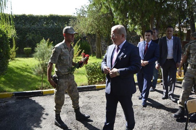 Vali Tuna’dan Karakuzu Jandarma Karakoluna Ziyaret