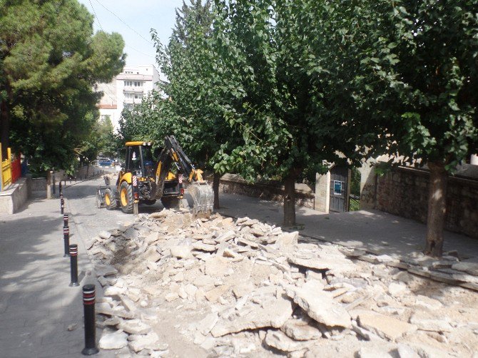 Saruhan Mahallesinde Yollar Yenileniyor