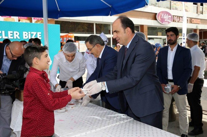 Başkan Altay’dan Öğrencilere Aşure İkramı