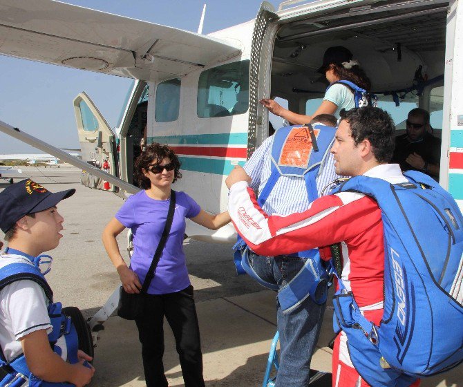 Engelli Çocuklar Uçağa Binme Keyfi Yaşadı