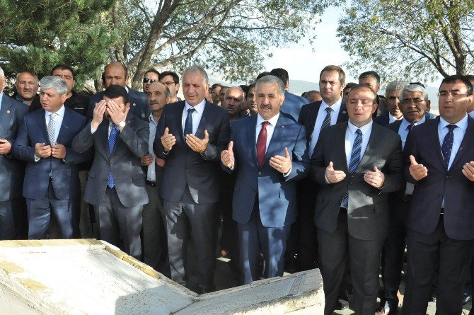 Bakan Arslan, Sarıkamış’ta ‘Demokrasi Meydanı’nın Açılışını Yaptı