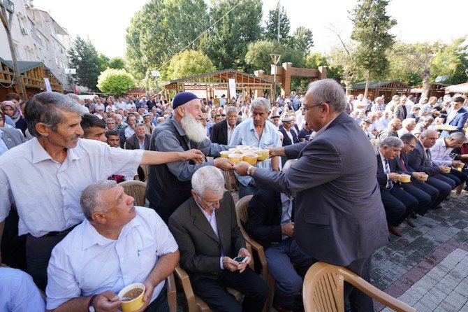 Adıyaman Belediyesinden 5 Bin Kişiye Aşure Dağıtıldı