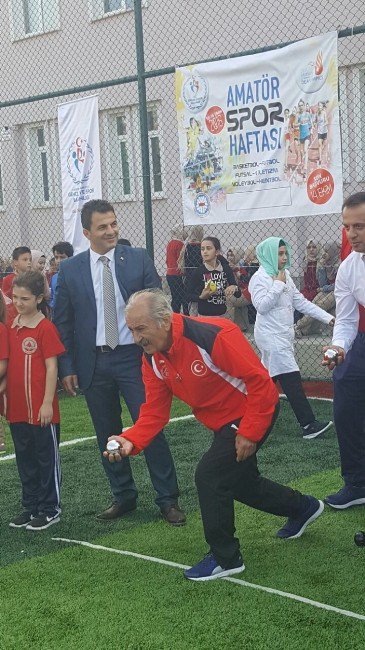 Yaşlılar Ve Protokol, Çocuklar İçin Bocce Maçı Yaptı