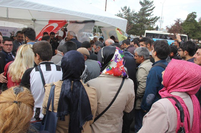 Erzurum’da Erenler Alevi Ve Bektaşi Derneği’nce Aşure Dağıtıldı