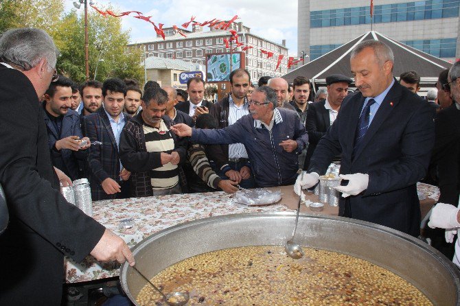 Erzurum’da Erenler Alevi Ve Bektaşi Derneği’nce Aşure Dağıtıldı