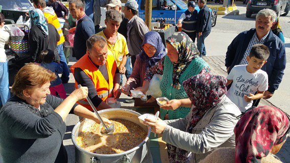 Ayvacık Belediyesinden Aşure İkramı