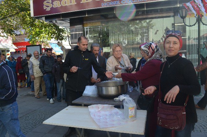 Bbp, Aşure Dağıttı