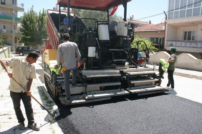 İzzet Paşa Mahallesinde Asfalt Ve Kaldırım Çalışmaları