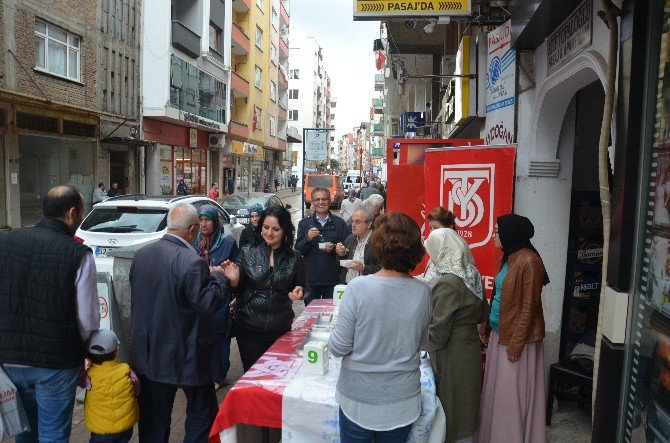 Fatsa’da Yardım Sevenler Aşure Dağıttı