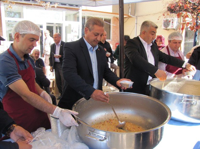 Hisarcık Belediyesi’nden 3 Bin Kişilik Aşure Dağıtımı