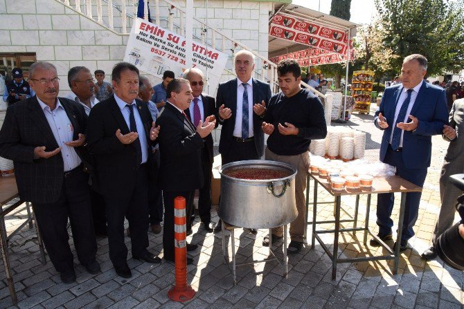 Cami Derneğinin Aşure Hayrına Yoğun Katılım